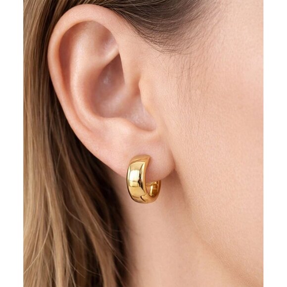 Plain *Single* Huggie Earring 14k Yellow Gold Plated (.925) - Picture 3 of 5